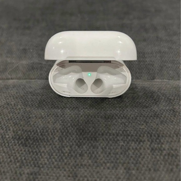 Original/Authentic Apple Charging Case For 1st and 2nd Generation… - Picture 1 of 3